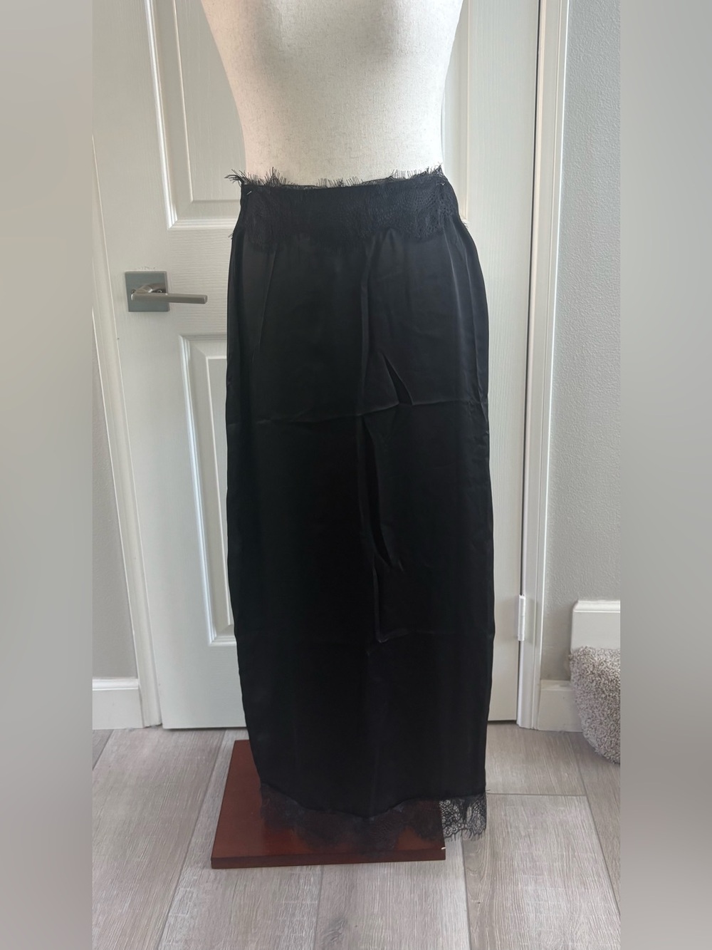 Nasty Gal | Lace Trim Satin MIDI Split Skirt | sz 6 | NWT